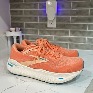 Brooks Ghost Max Running Shoes. Women's Size 11 Color Orange.